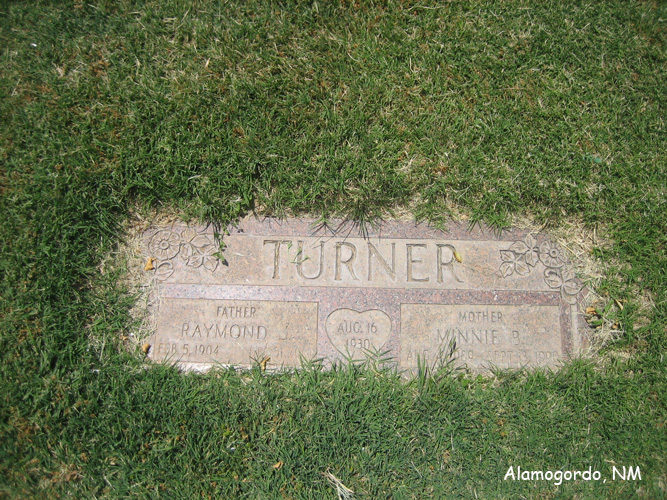 <raymond and minnie turner gravestone>
