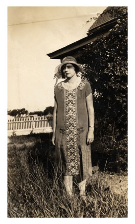 <lady wearing sunday hat and clothes>