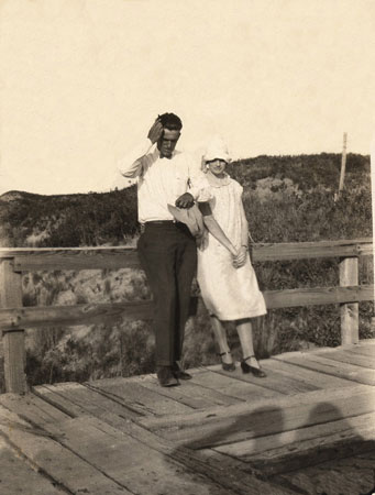 <couple on wooden birdge>