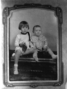 <young donna and shiela rombold studio portrait>