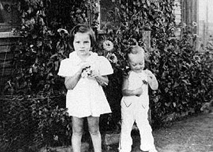 <donna and shiela picking zinnias front yard ramon ranch>