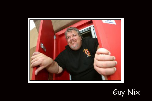 <guy nox red door>