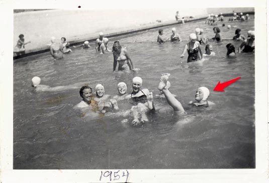 <janell swimming 1954>